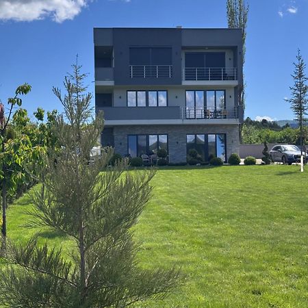 Papa Apartments بيروفو المظهر الخارجي الصورة